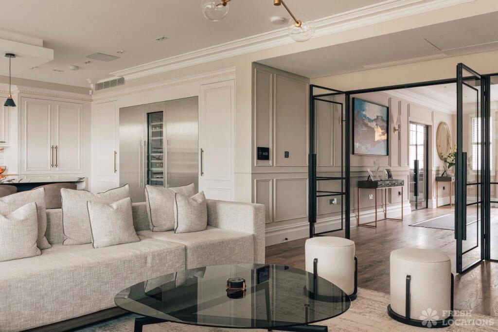 House in London, Alperton - More