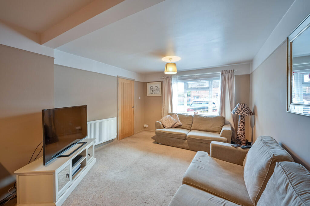 House in Wolverhampton, West Midlands - More