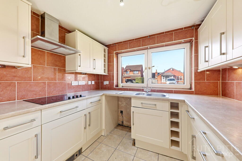 House in Wakefield, South Kirkby and Moorthorpe - More