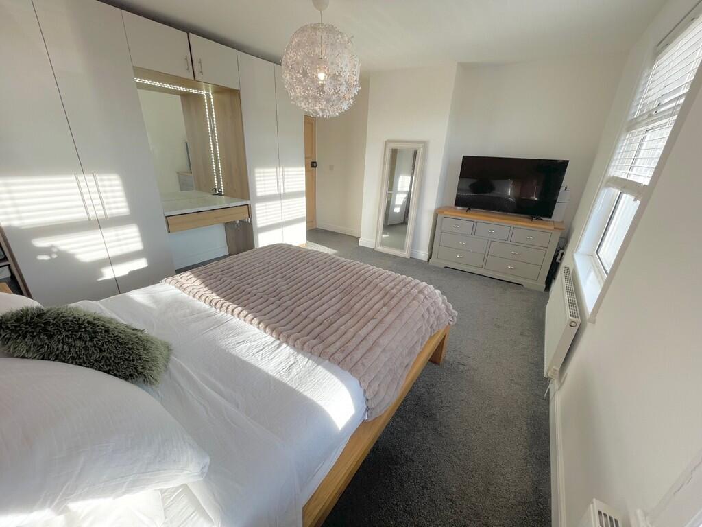 House in Leeds, Windmill Hill, Stanningley - More