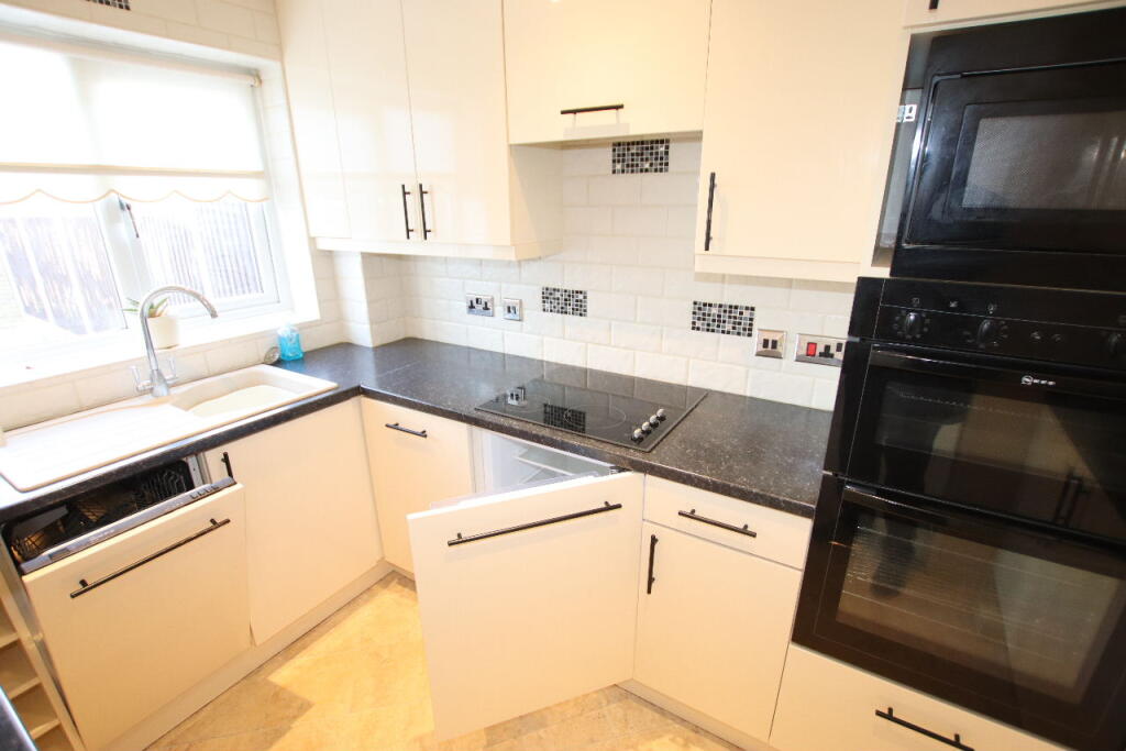 Purley Way, Clacton on Sea, CO16 photo 3