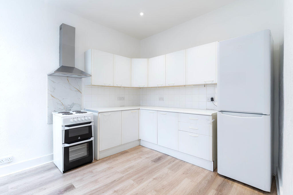 House in London, Broad Green - View 5