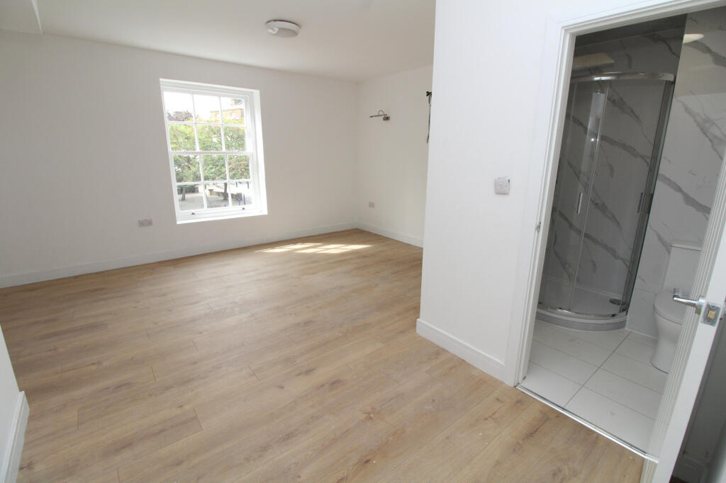Apartment in Gravesham, Milton - View 3