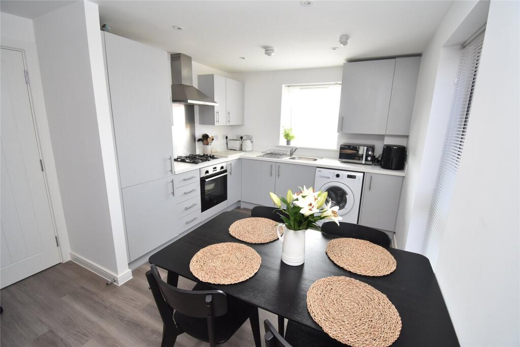 Apartment in Houghton Regis, Central Bedfordshire - View 4