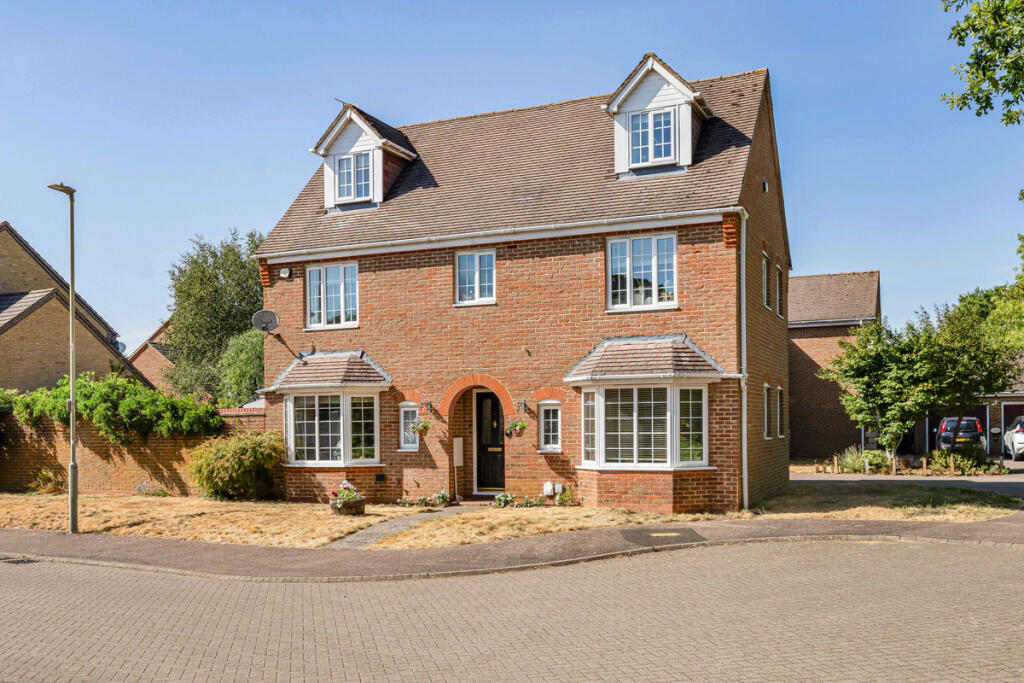 Main image of property: Stonecrop Leyes, Bicester, OX26