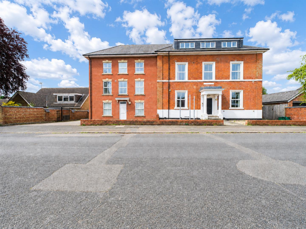 Main image of property: Spacious Furnished Apartment, Dalby House, Radbourne Street, Derby