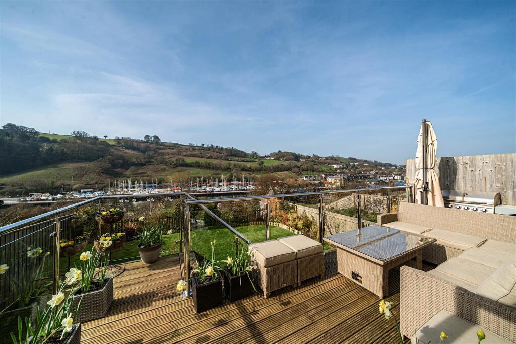 Sparkhays Drive, Totnes – další