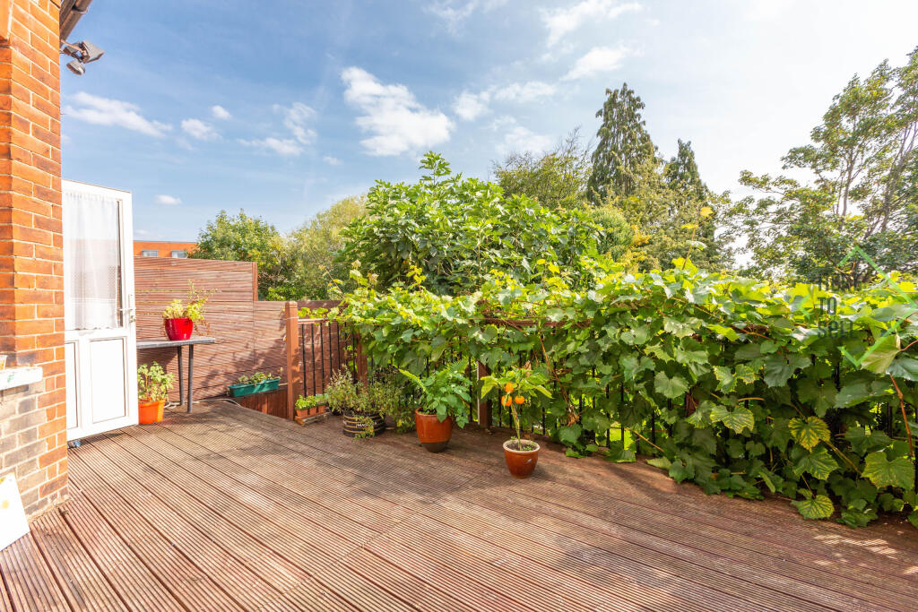 House in London, Friern Barnet - More