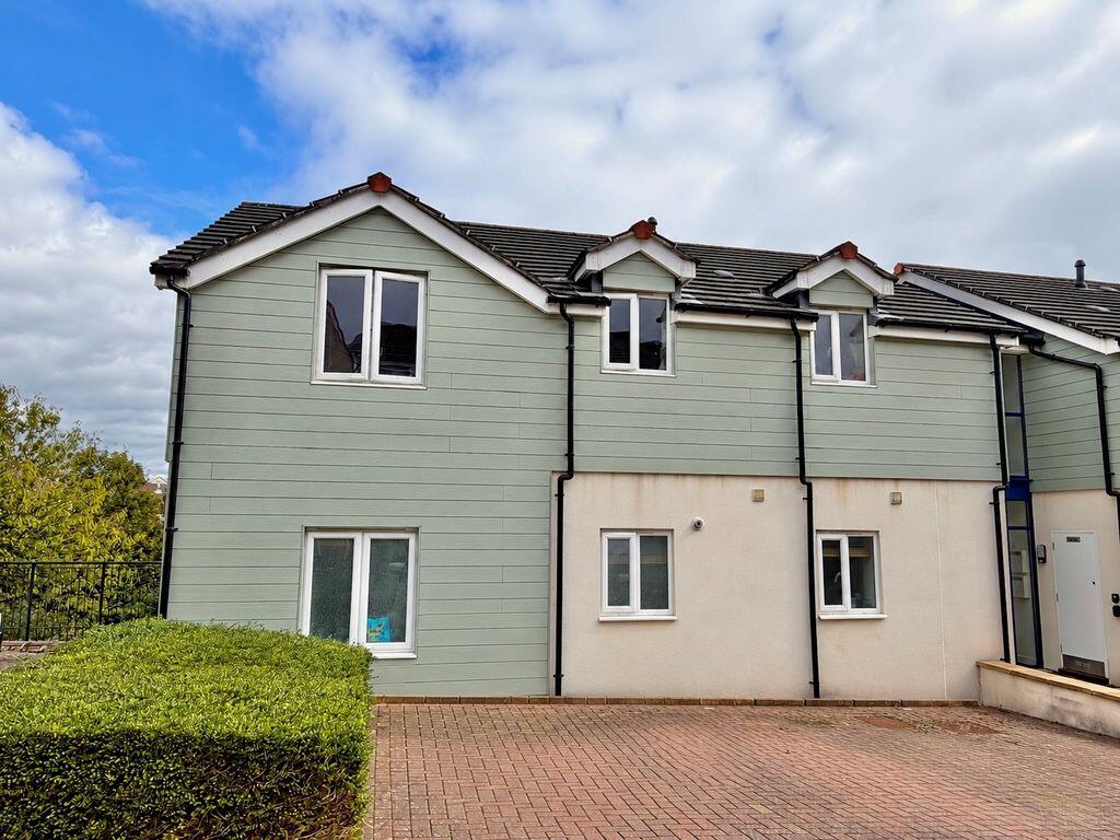 Main image of property: Grantley Gardens, Mannamead, Plymouth. Beautiful apartment with open plan living space, plus en-suite and parking!!