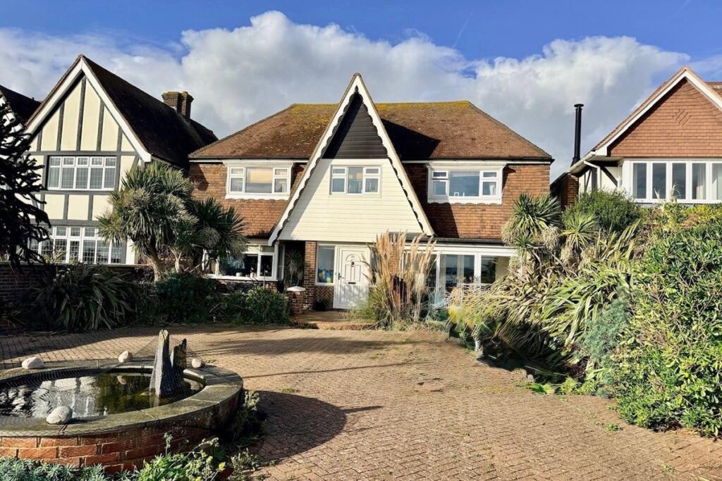 Main image of property: West Parade, Worthing, BN11 5EF