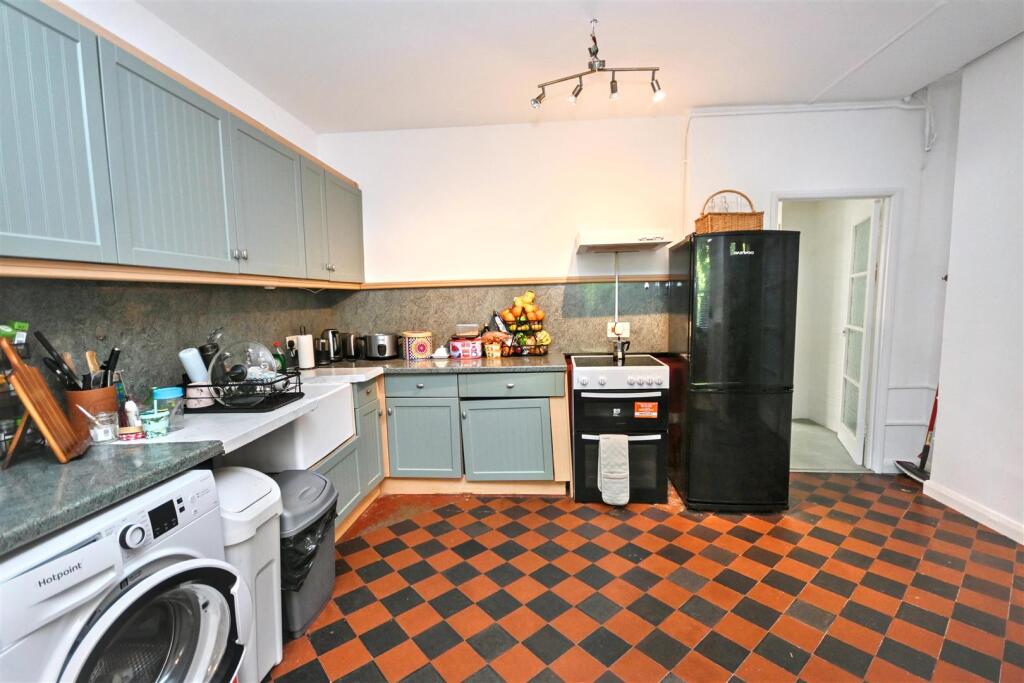 Apartment in Eastbourne, East Sussex - More