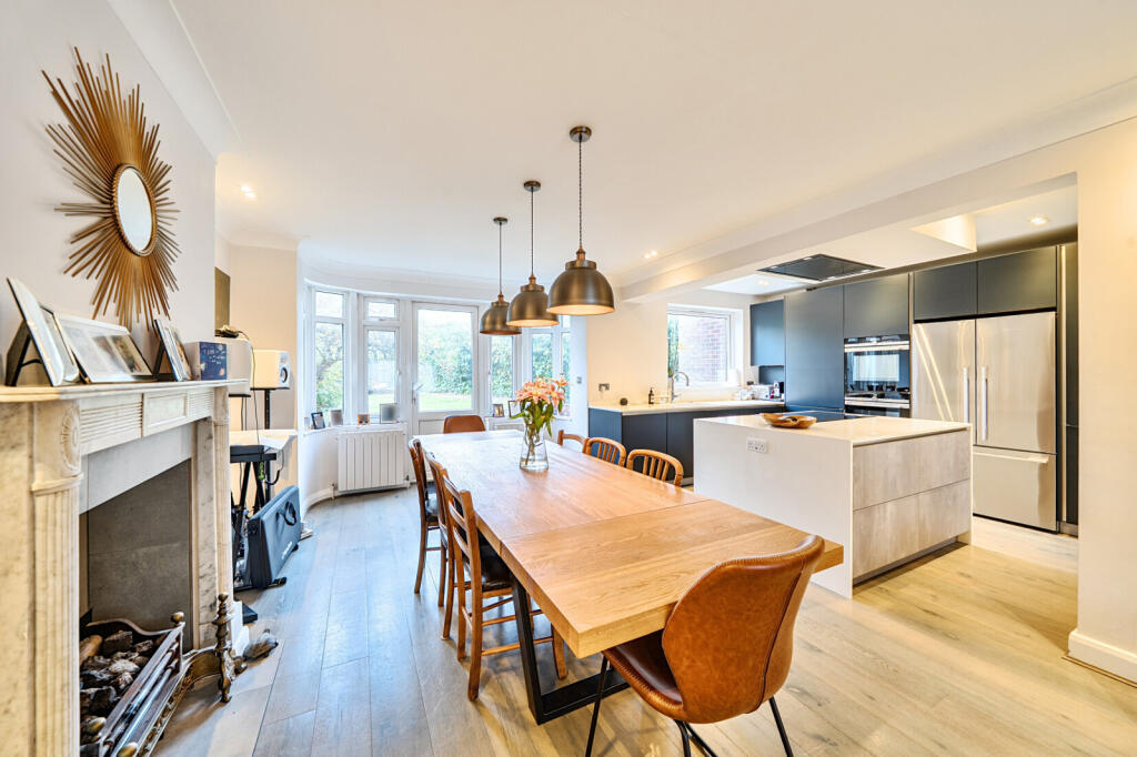 House in London, Brent Cross - More