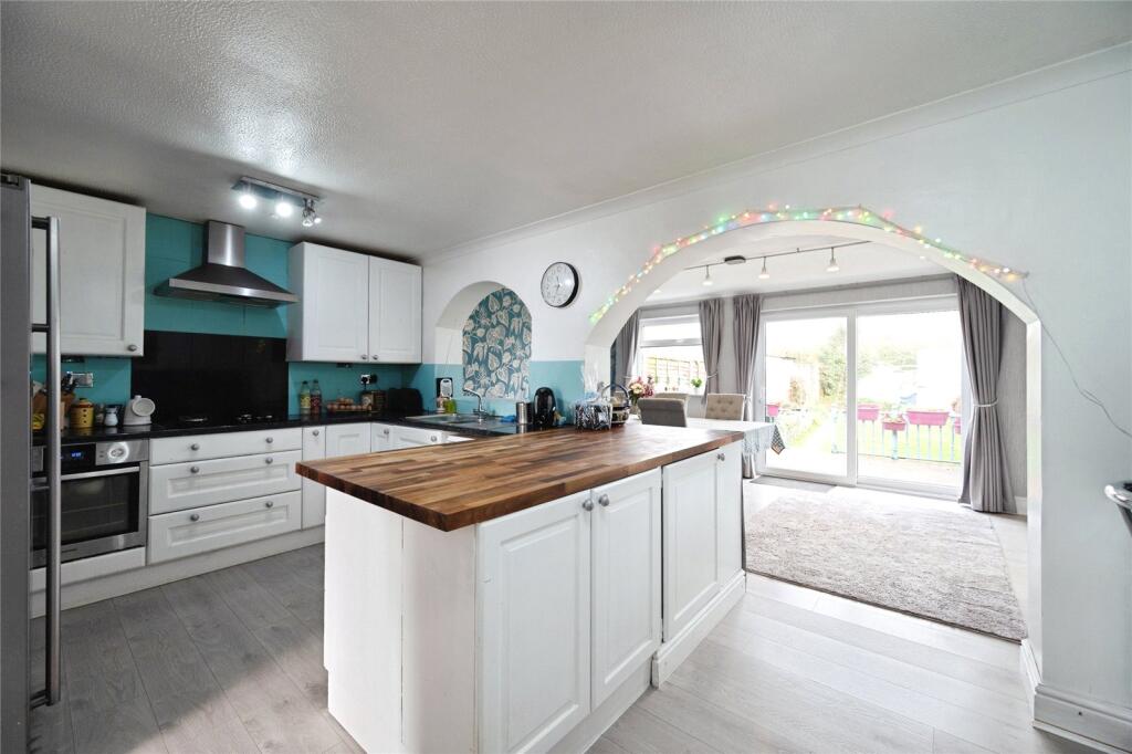 3-bed terraced on Southwood Road, Hayling Island, Hampshire, PO11, £342,995