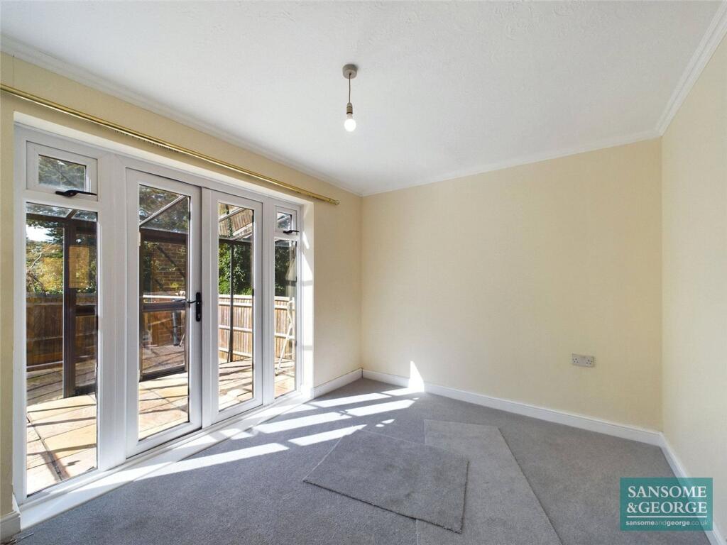 House in Basingstoke and Deane, Kingsclere - More