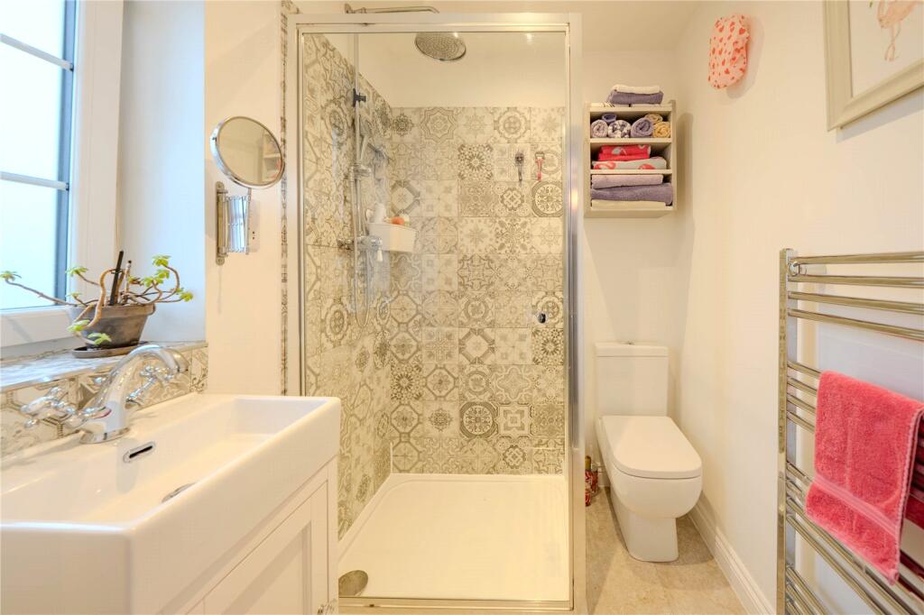 New Park Avenue, Farsley, Pudsey, West Yorkshire - More