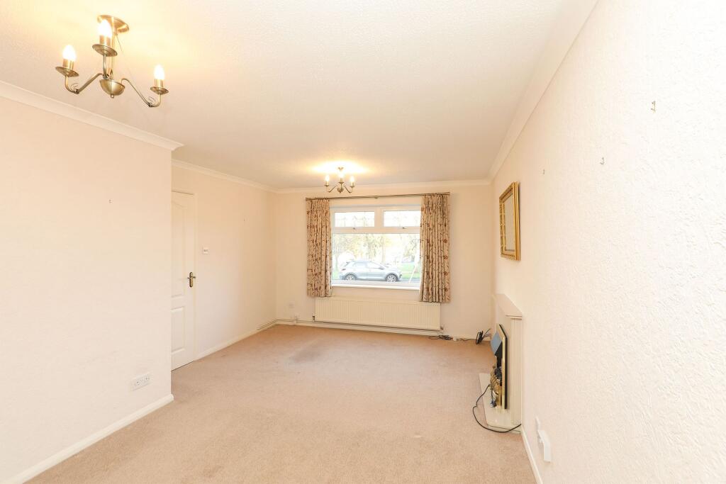Barton Crescent, Chesterfield, S40 photo 4