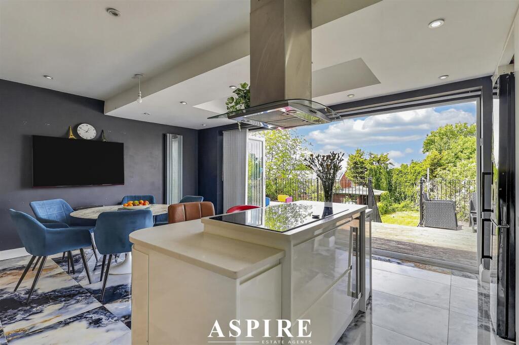 Video Tour Inside - St. James Avenue West, Stanford-Le-Hope - View 6