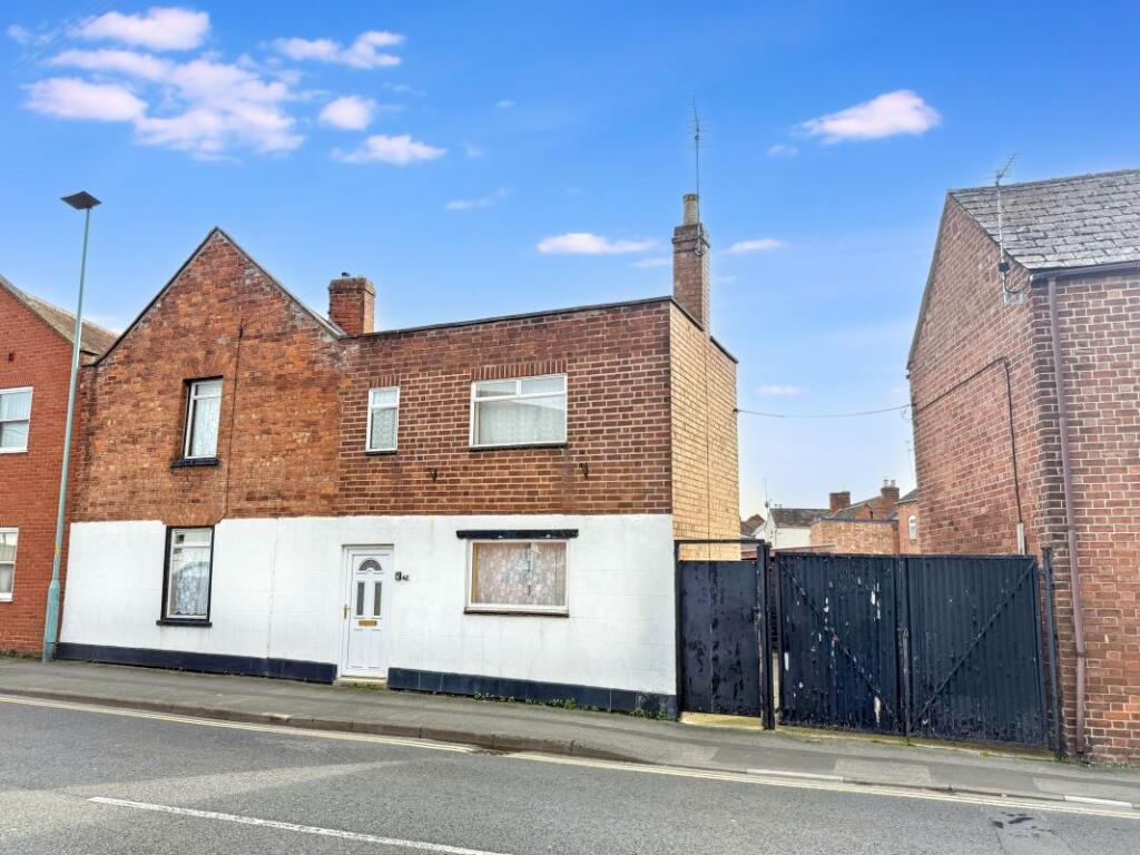 Main image of property: 42 Oldbury Road, Tewkesbury, Gloucestershire, GL20 5NB