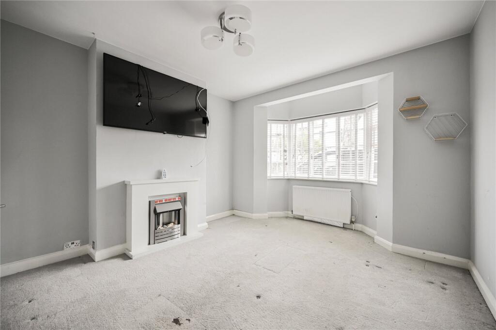 Tollington Court, Tollington Park, London, N4 - View 4