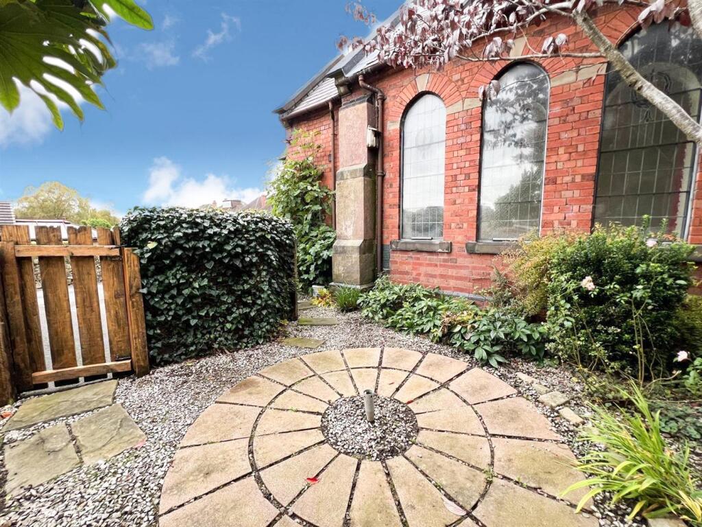 House in Stoke-on-Trent - View 2