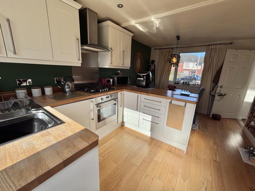 House in Whetstone - View 5