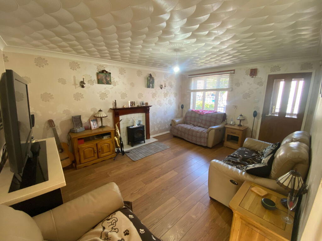 20 Cairnwell Road, Chadderton OL9 0NF photo 2