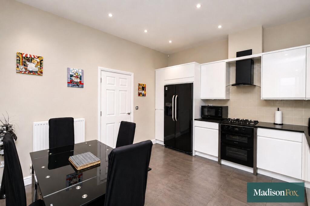 Apartment in Ilford - View 5