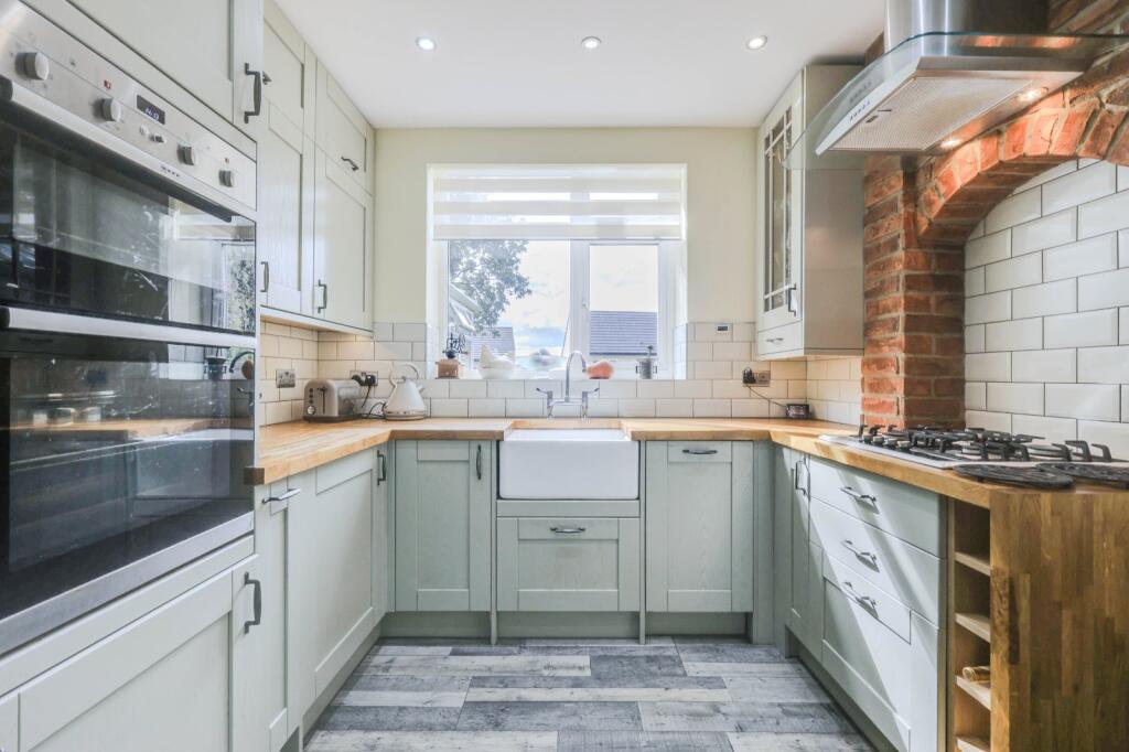 Cookridge Drive, Leeds, West Yorkshire, LS16 photo 4