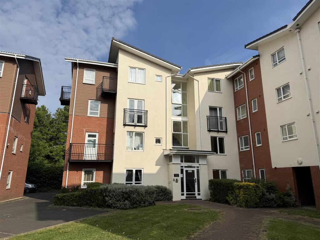 Sandy Lane, Coventry * VACANT & IMMACULATE THROUGHOUT * photo 2