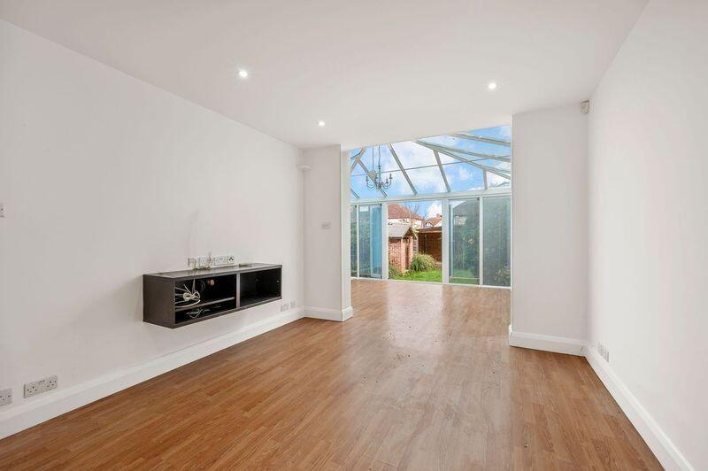 House in London, Tolworth - More