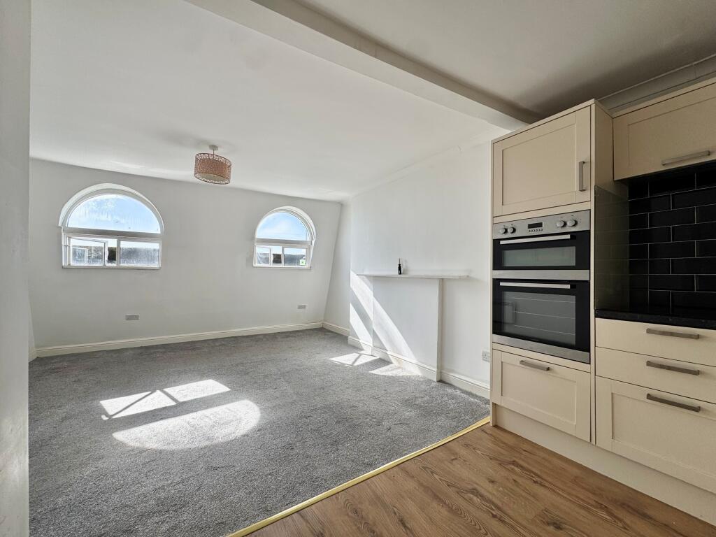 Apartment in Portsmouth - View 2