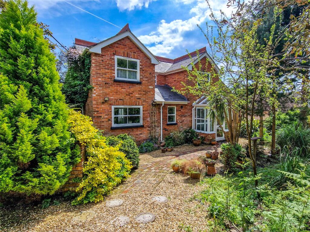 Main image of property: Chewton Common Road, Highcliffe, Christchurch, Dorset, BH23
