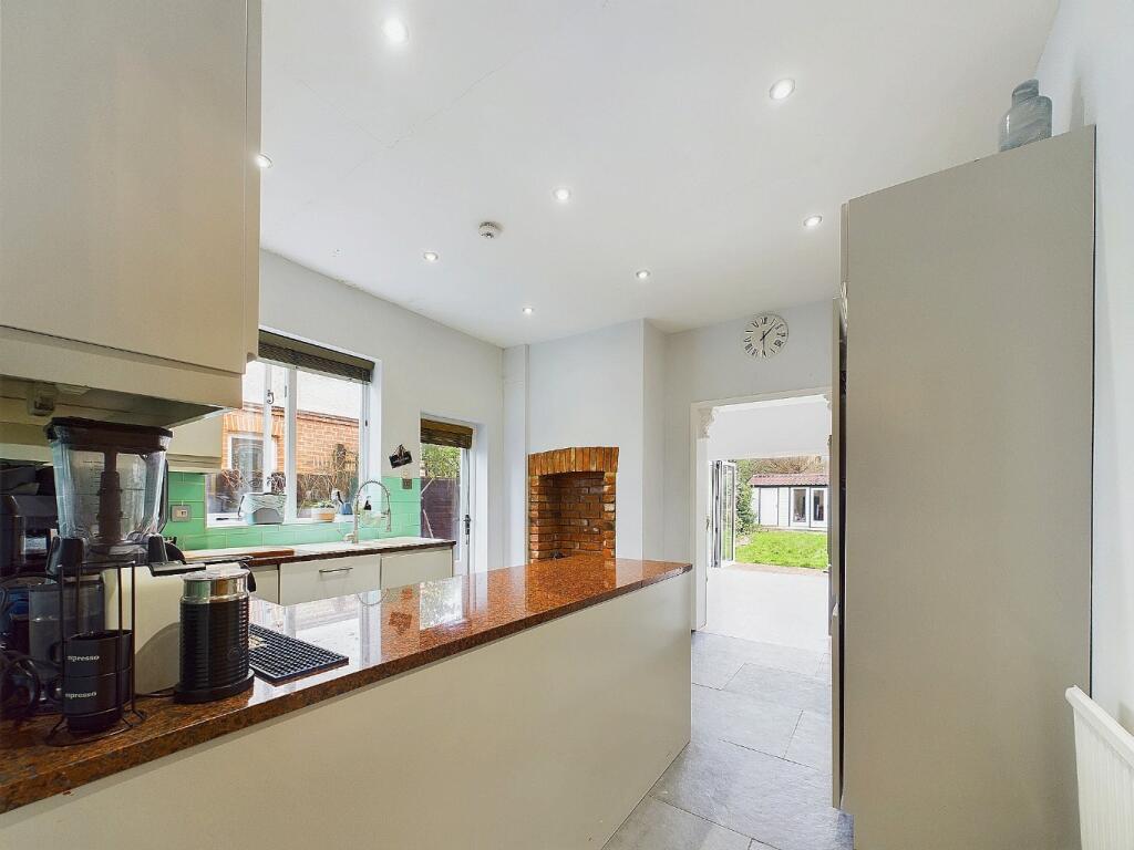House in London, Bromley Park, Plaistow - View 4
