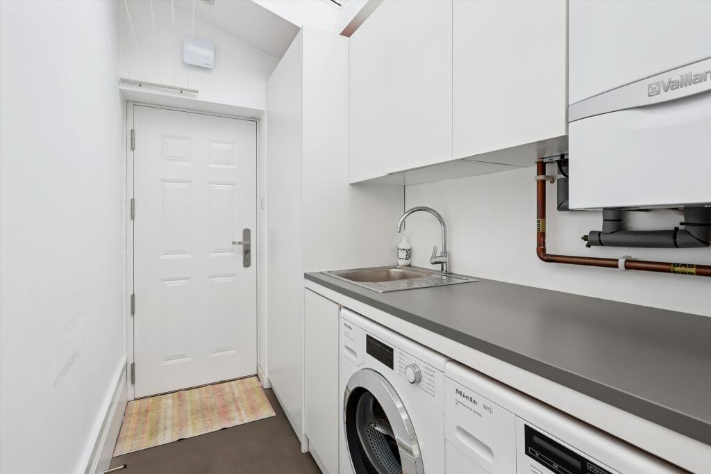 House in Weybridge - View 5