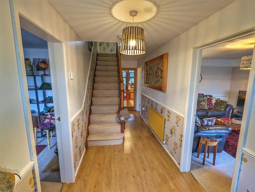 Walnut Drive, Whitchurch photo 4