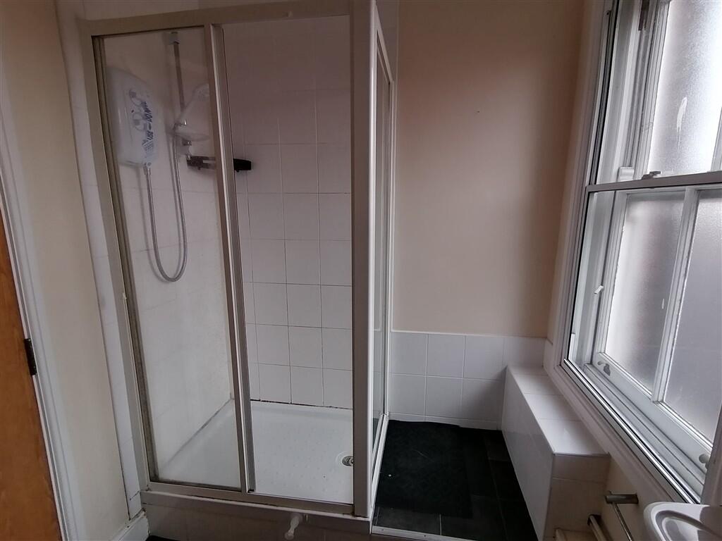 Apartment in Wolverhampton, All Saints, Goldthorn Hill - More