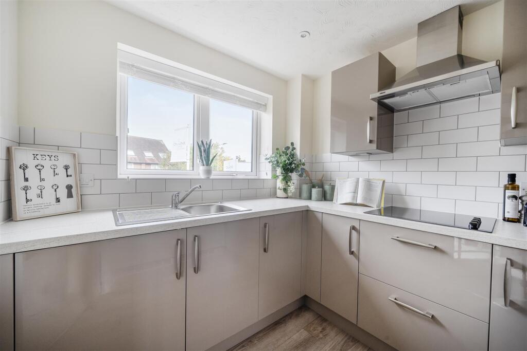 Apartment in Slough - More