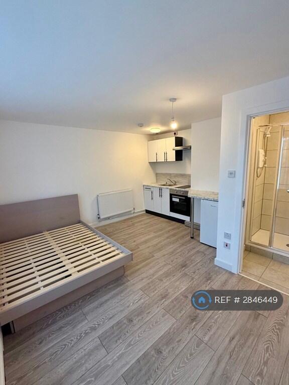House in Luton - View 2