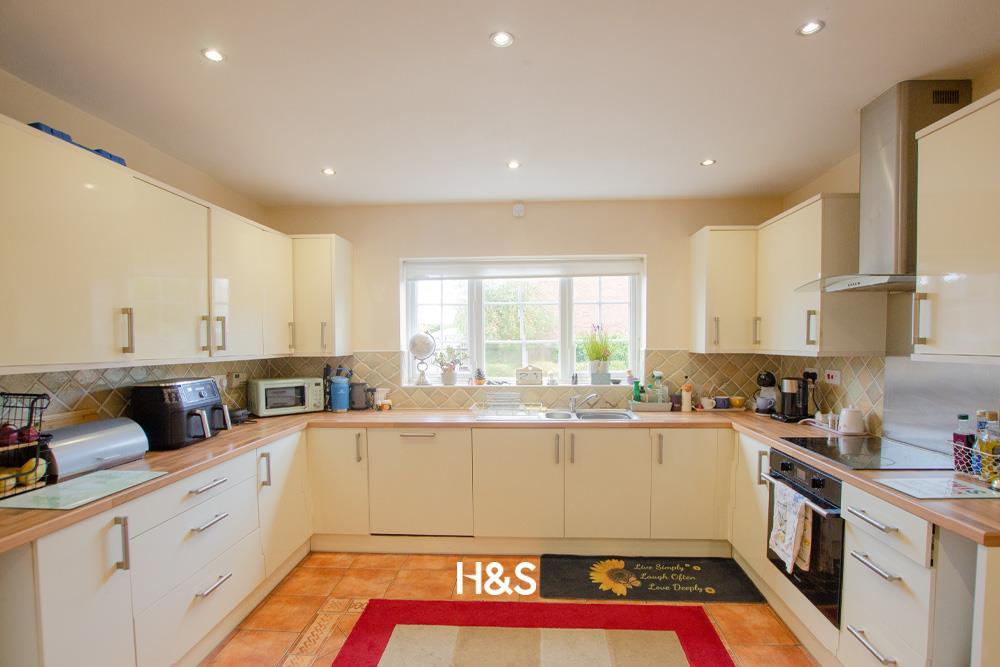House in Solihull, West Midlands - View 3