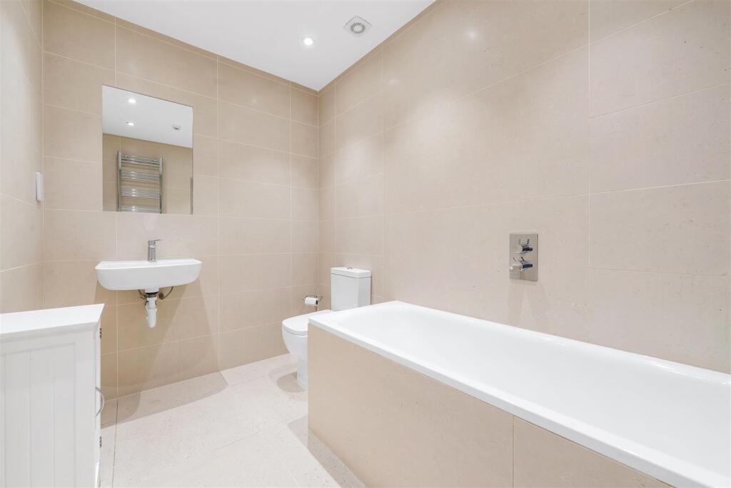 Apartment in London - View 5