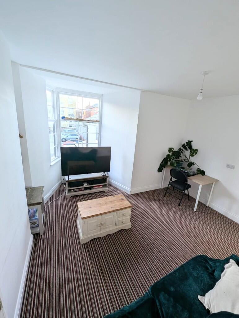 Main image of property: 52a Adelaide Square, Bedford, Bedfordshire, MK40 - £1650 PCM