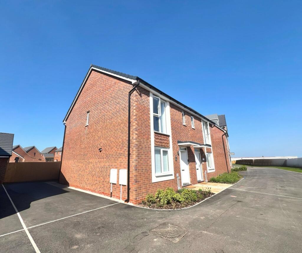 House in Llanwern, Glan Llyn - View 2