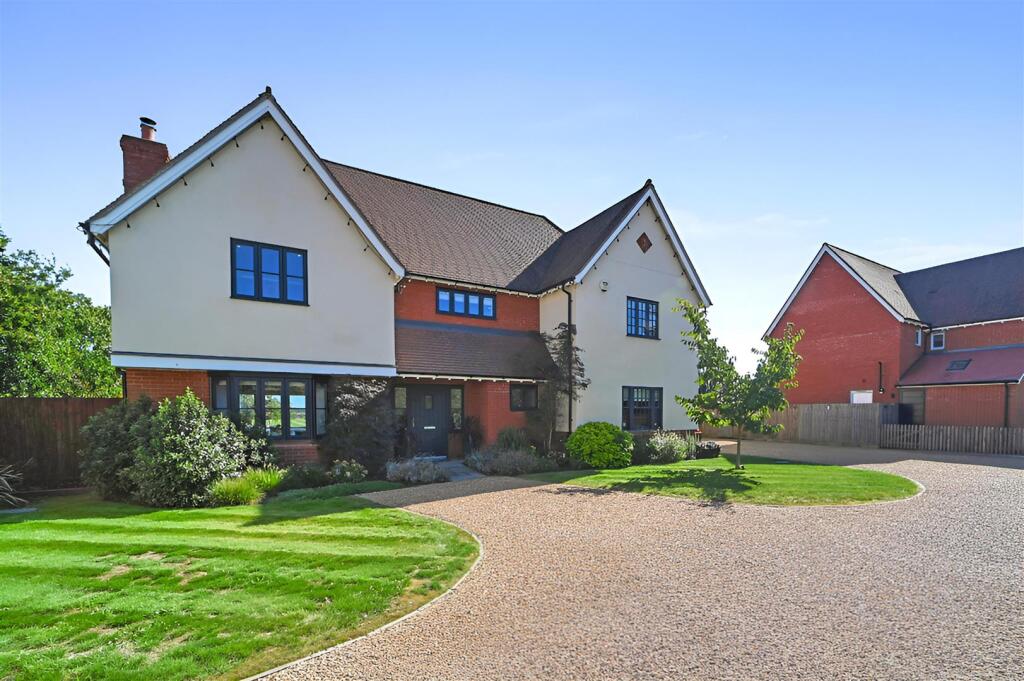 4-bed detached on Glebe Place, Tendring, £900,000