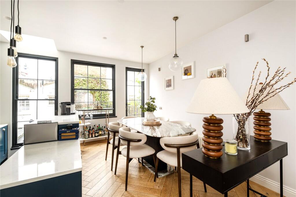 Campden Hill Road, Kensington, London, W8 photo 4
