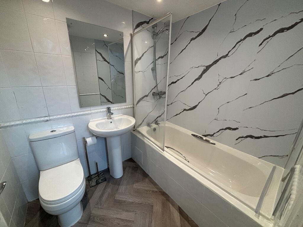 Apartment in Salford, Greater Manchester - View 4
