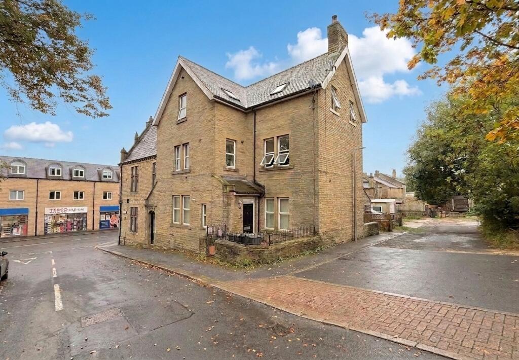 1-bed flat on Amisfield Road, Halifax, HX3, £115,000