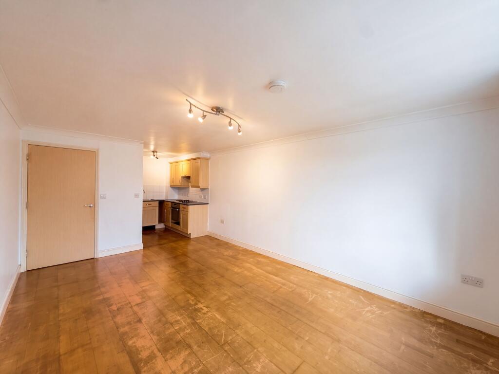 Apartment in Romford - View 2