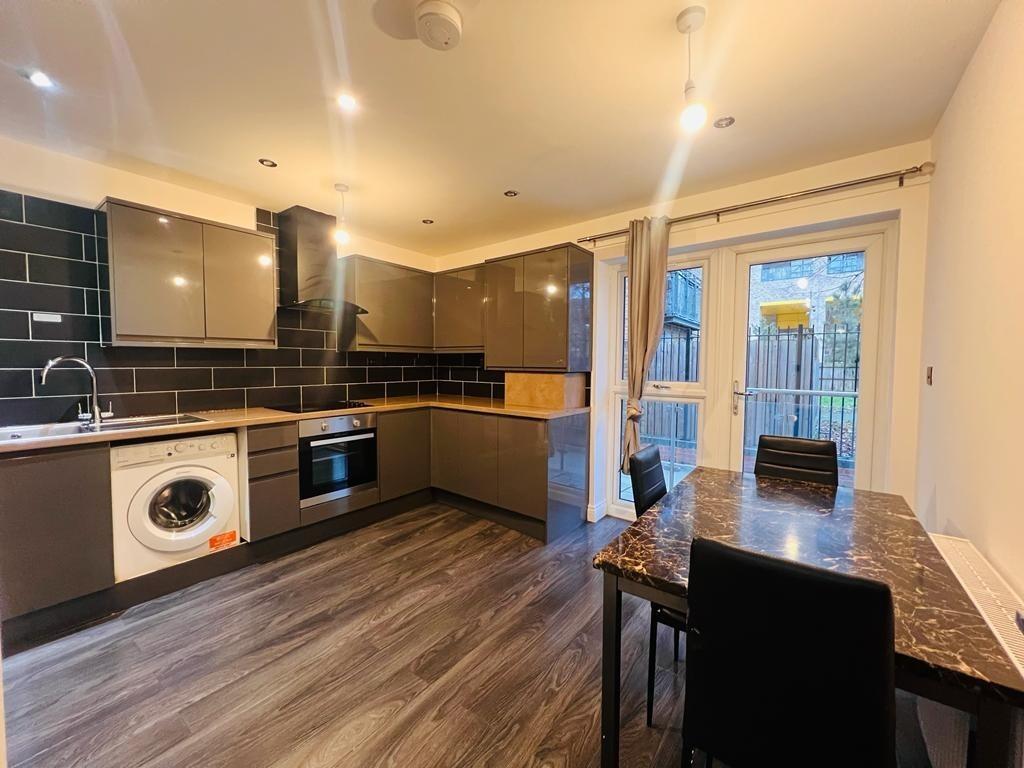 4 bedroom ground floor maisonette for rent