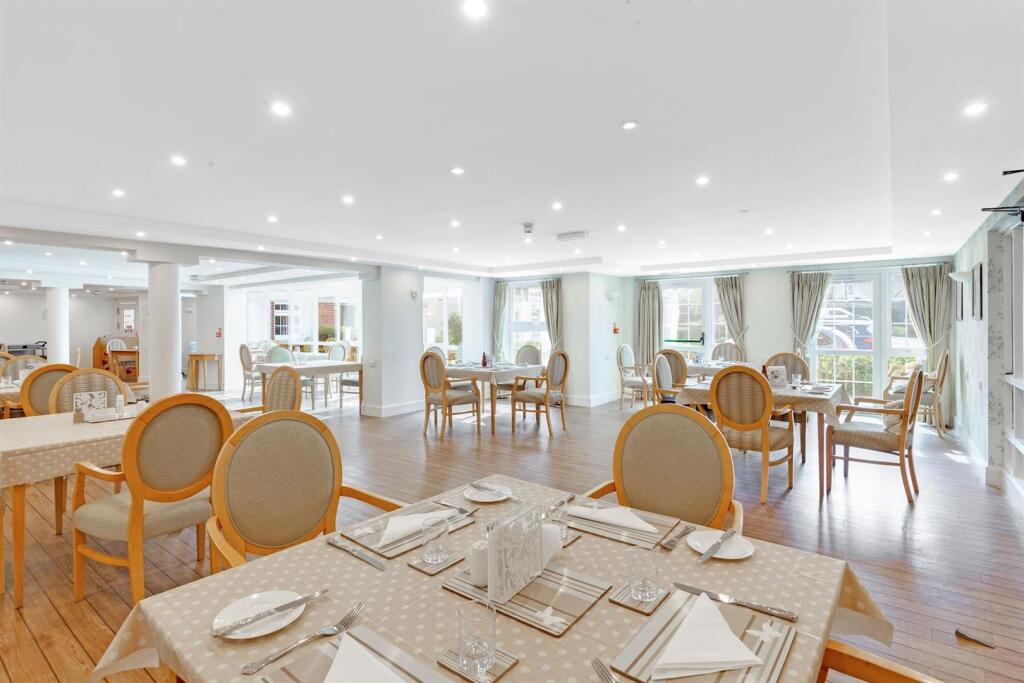301 High Street, Ongar, CM5 9FD photo 4