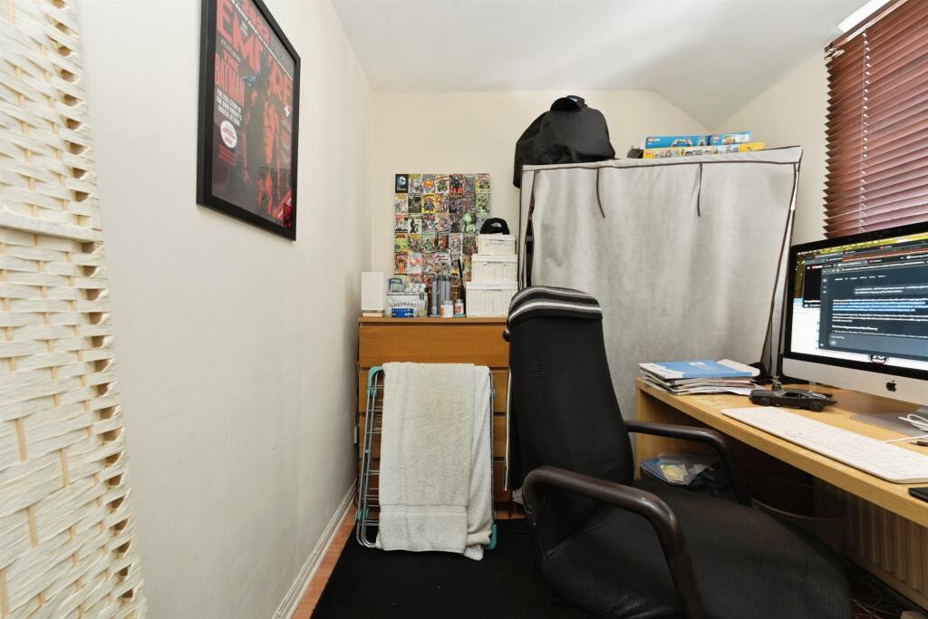 Apartment in Watford, North Watford - More
